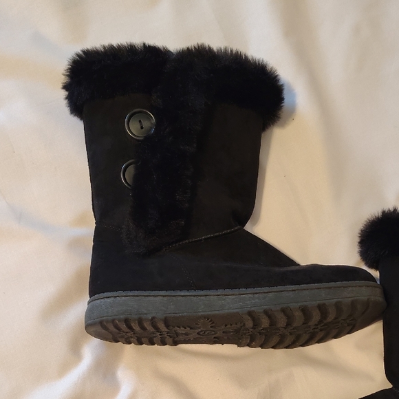Shoes - Black Fur-Lined Women's Boots